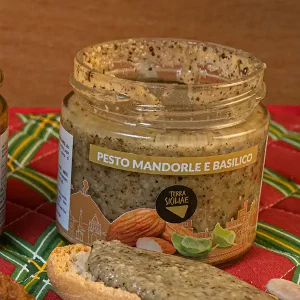 Pesto mit Mandeln und Basilikum_c